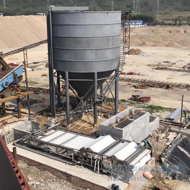 祥符區(qū)福建制砂廠使用恒磊帶式壓濾機(jī)處理污泥脫水現(xiàn)場(chǎng)